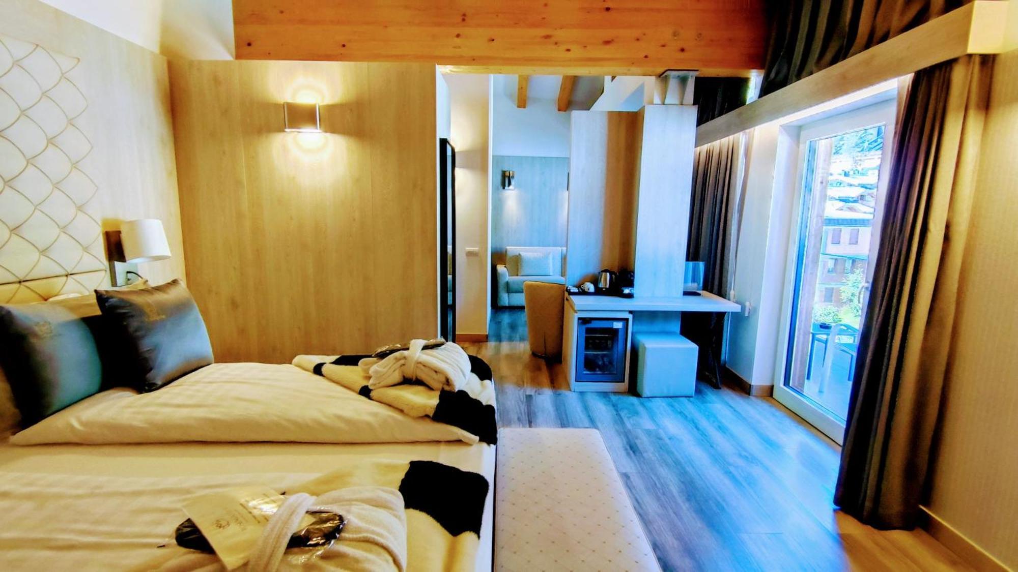 Hotel Rosengarten Madonna Exteriör bild
